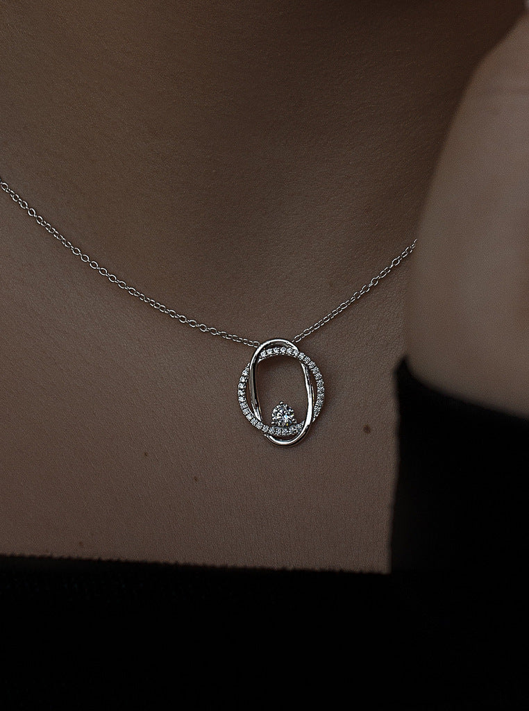 Collar de plata con circonitas dieseño eltralazado