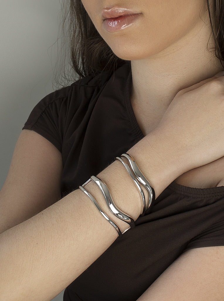 Pulsera esclava de plata ancha doble diseño irregular