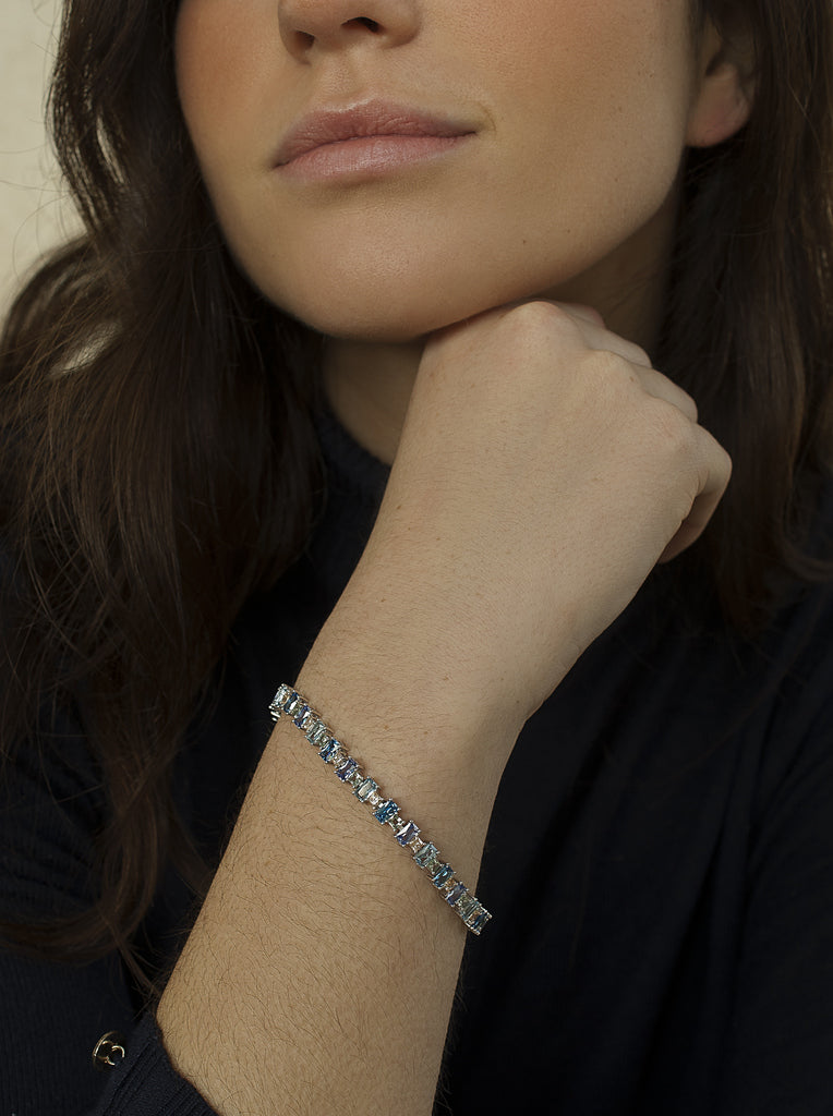 Pulsera de plata con piedras rectangulares en tonos azules