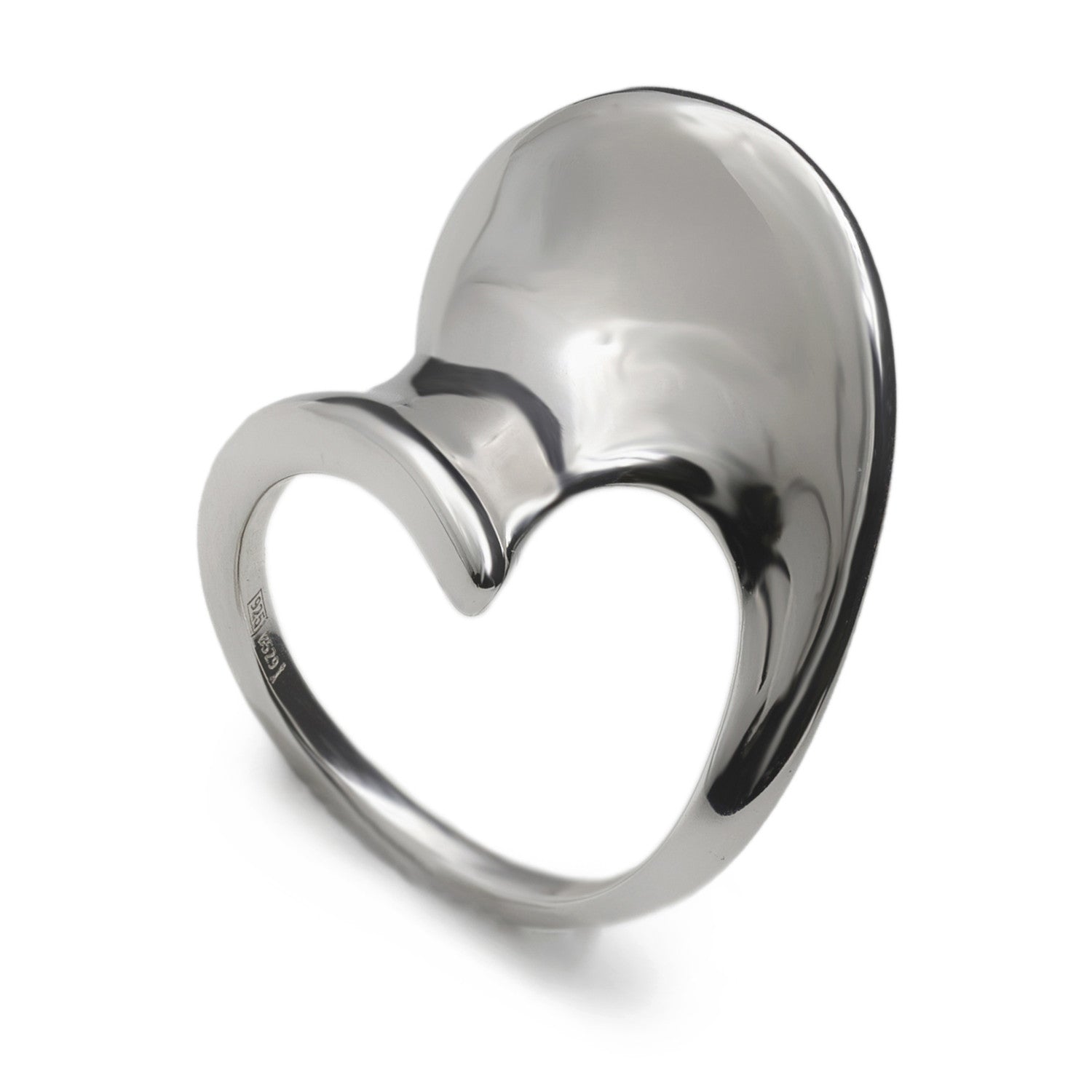 Anillo plateado escultural de diseño orgánico y fluido