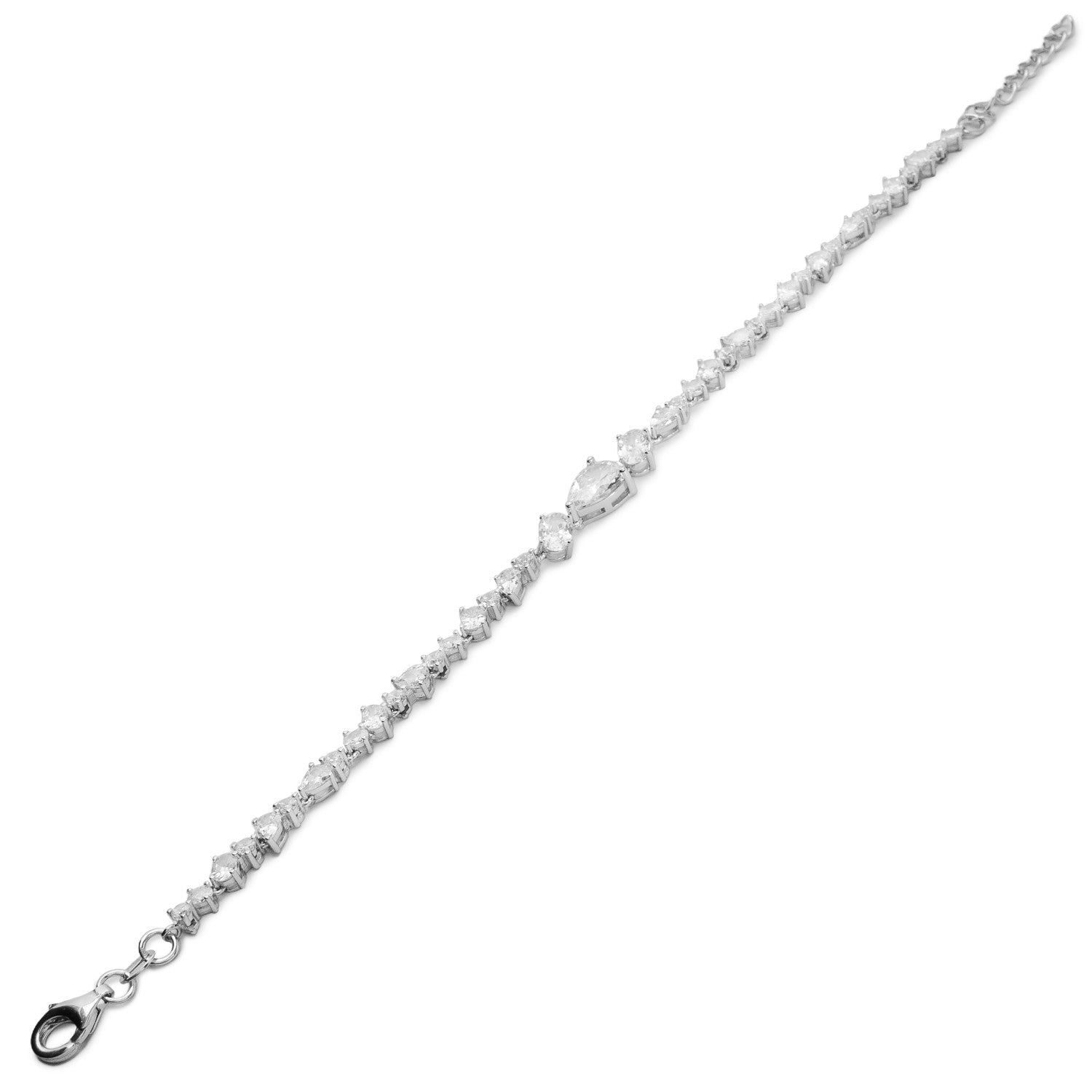 Bracelet en argent orné de zirconiums cubiques blancs, disponible en plusieurs tailles.