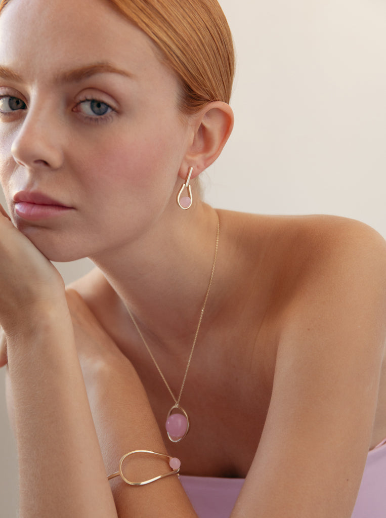 Pendientes de plata bañados en oro con piedra rosa
