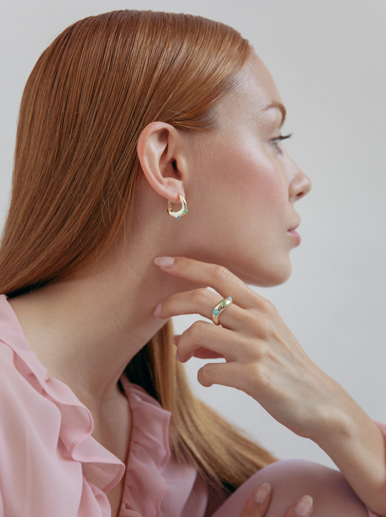 Boucles d'oreilles créoles en argent plaqué or avec pierres vertes et turquoise