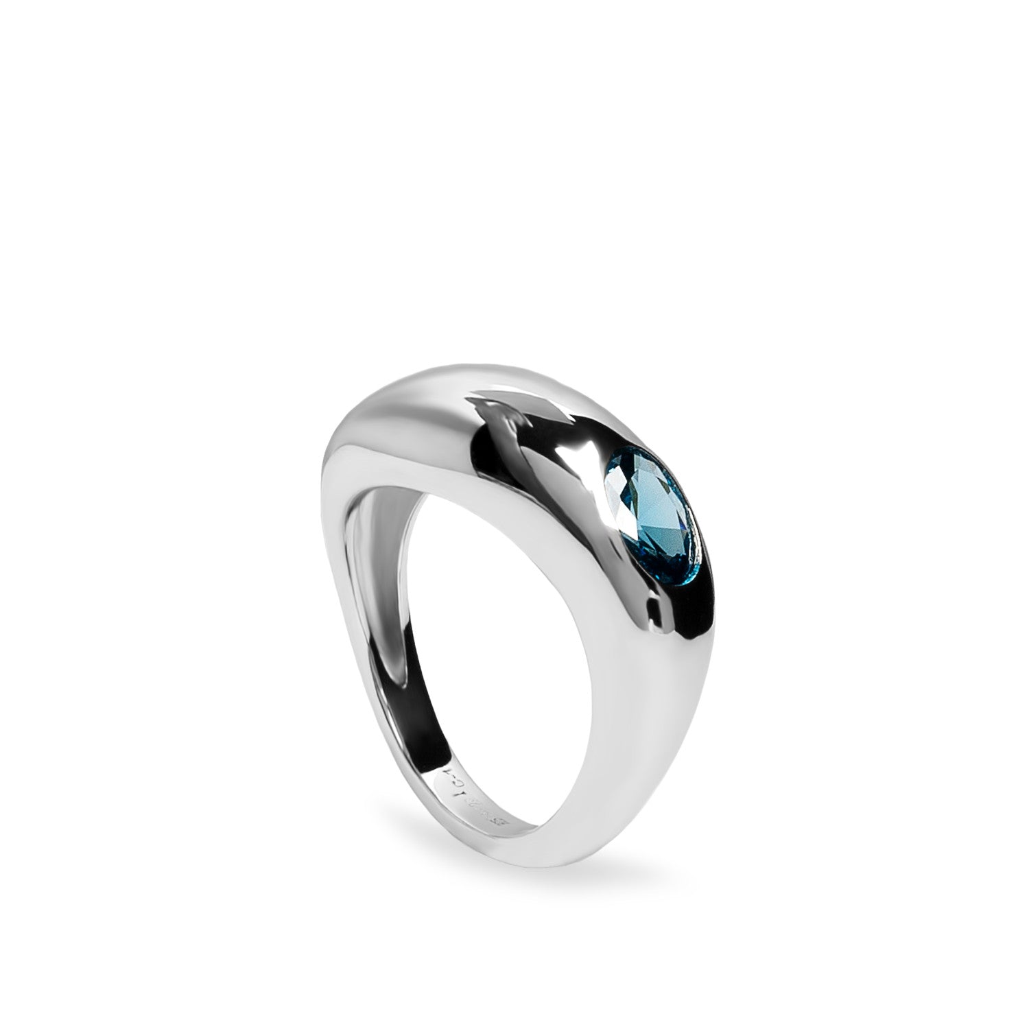 Anillo de plata con diseño orgánico y gema azul