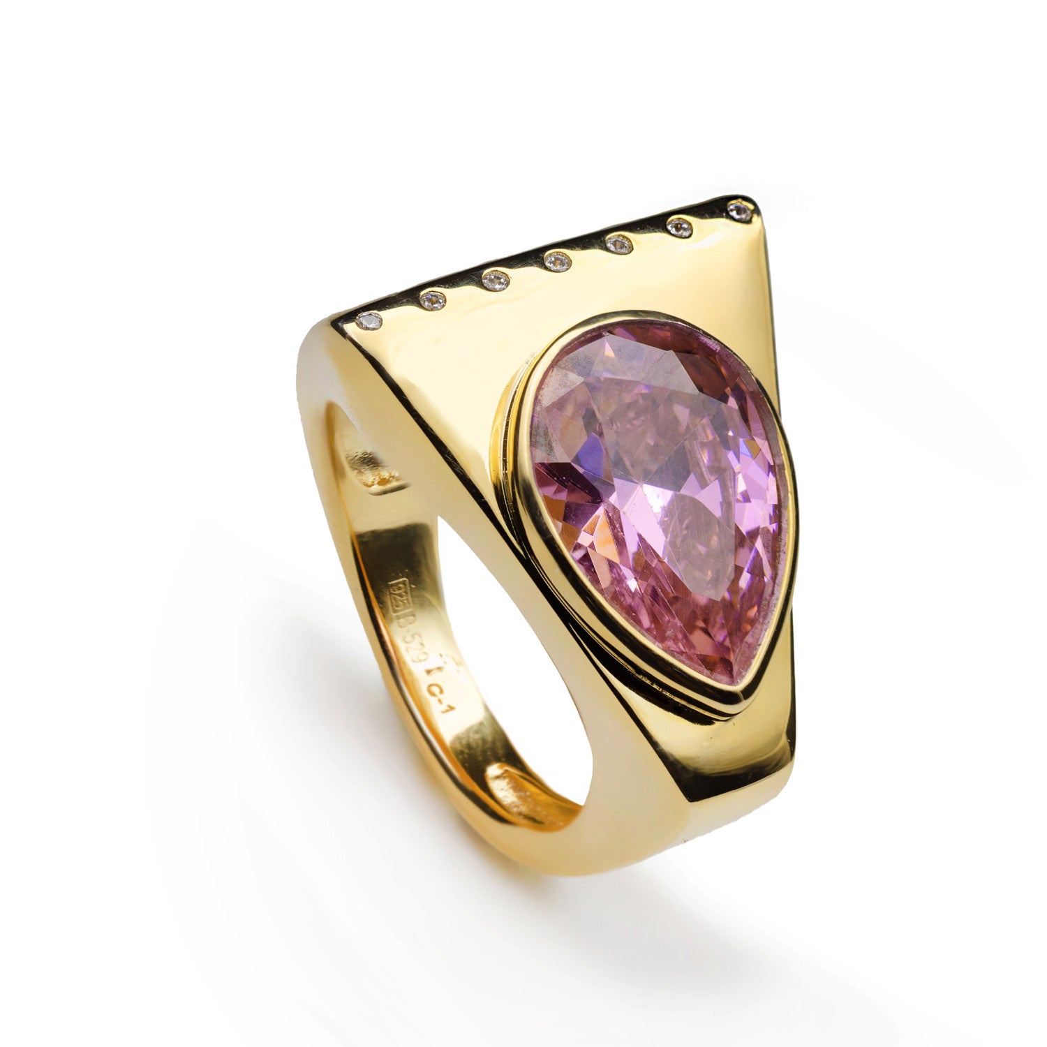Anillo sello de plata con baño de oro y piedra rosa talla pera circonitas