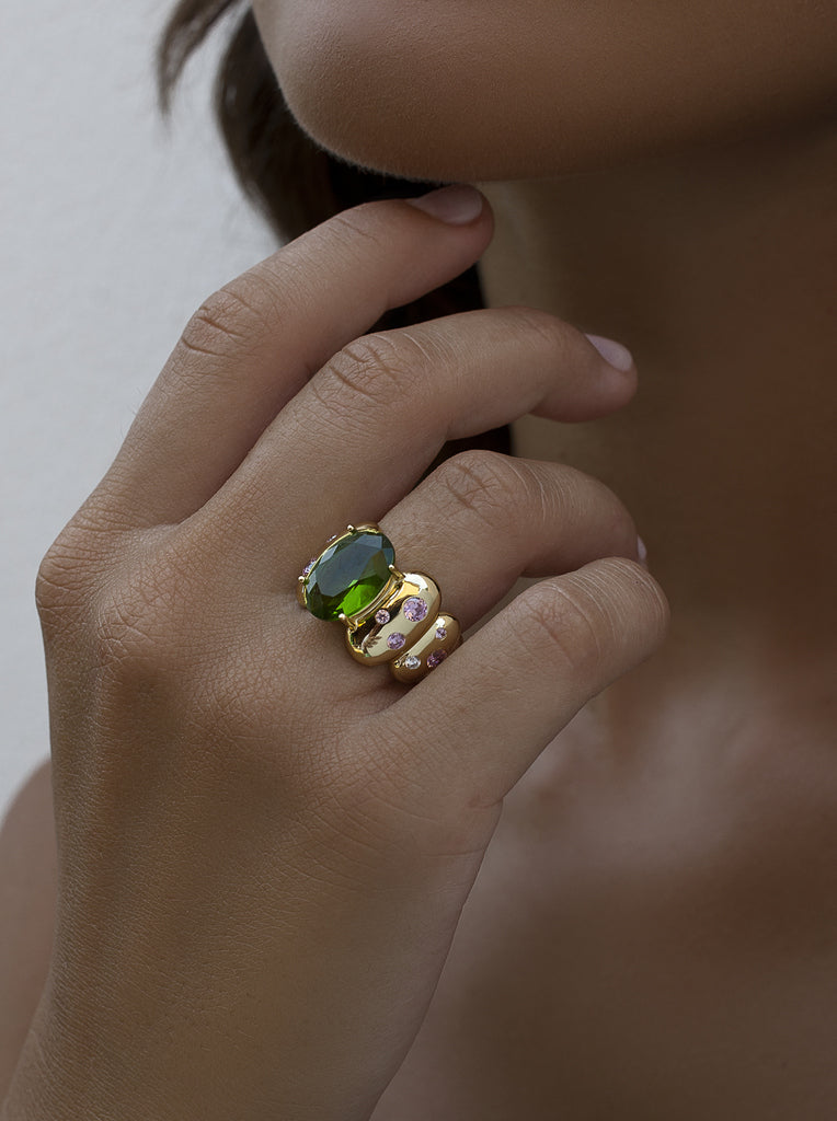 Bague en argent doré avec pierre vert olive et zircons roses