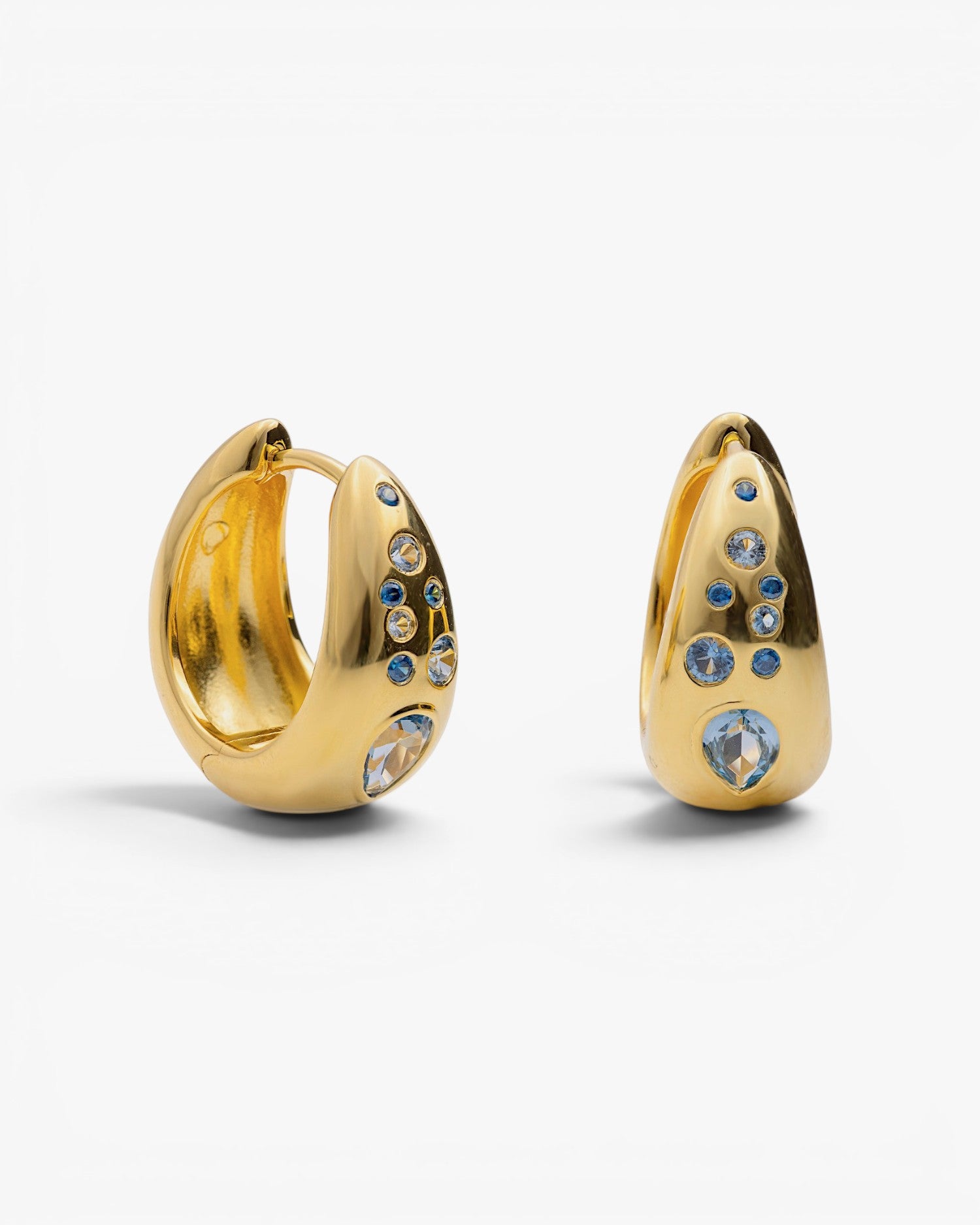 Pendientes aro de plata 925 bañados en oro con piedras azules