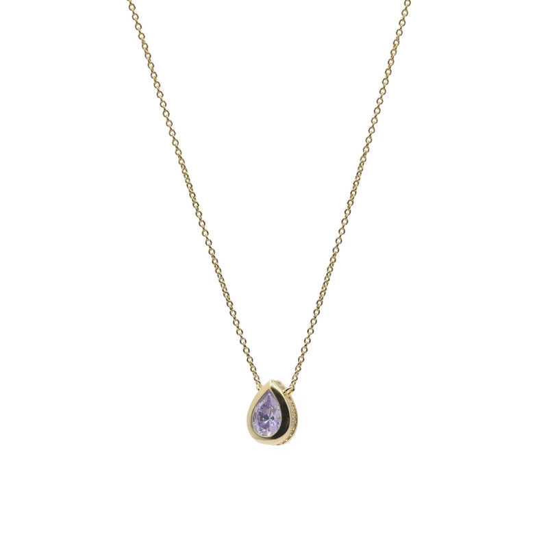 Petit collier en forme de larme avec une pierre aux tons violets