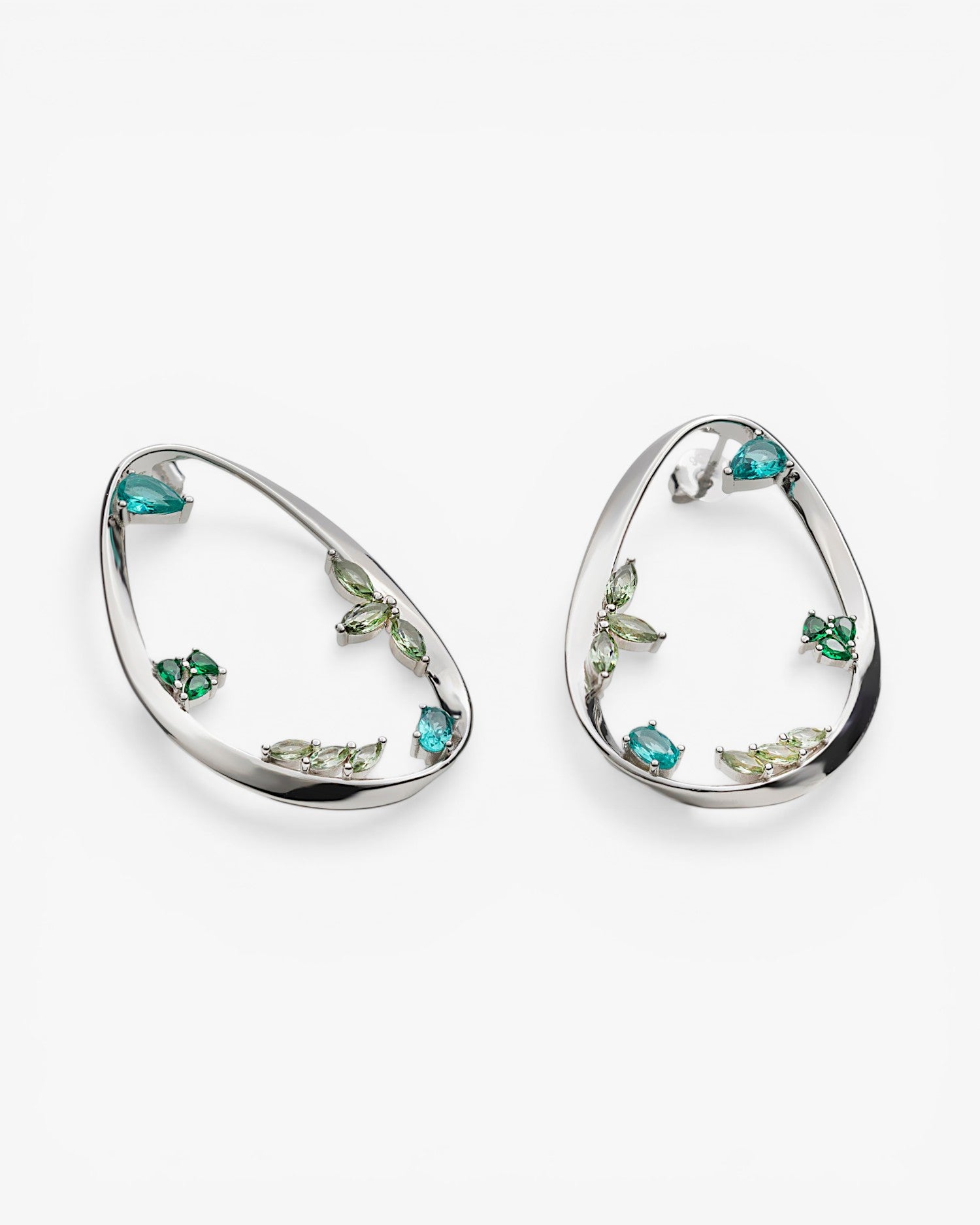 Pendientes de plata grandes originales con gemas en tonos verdes