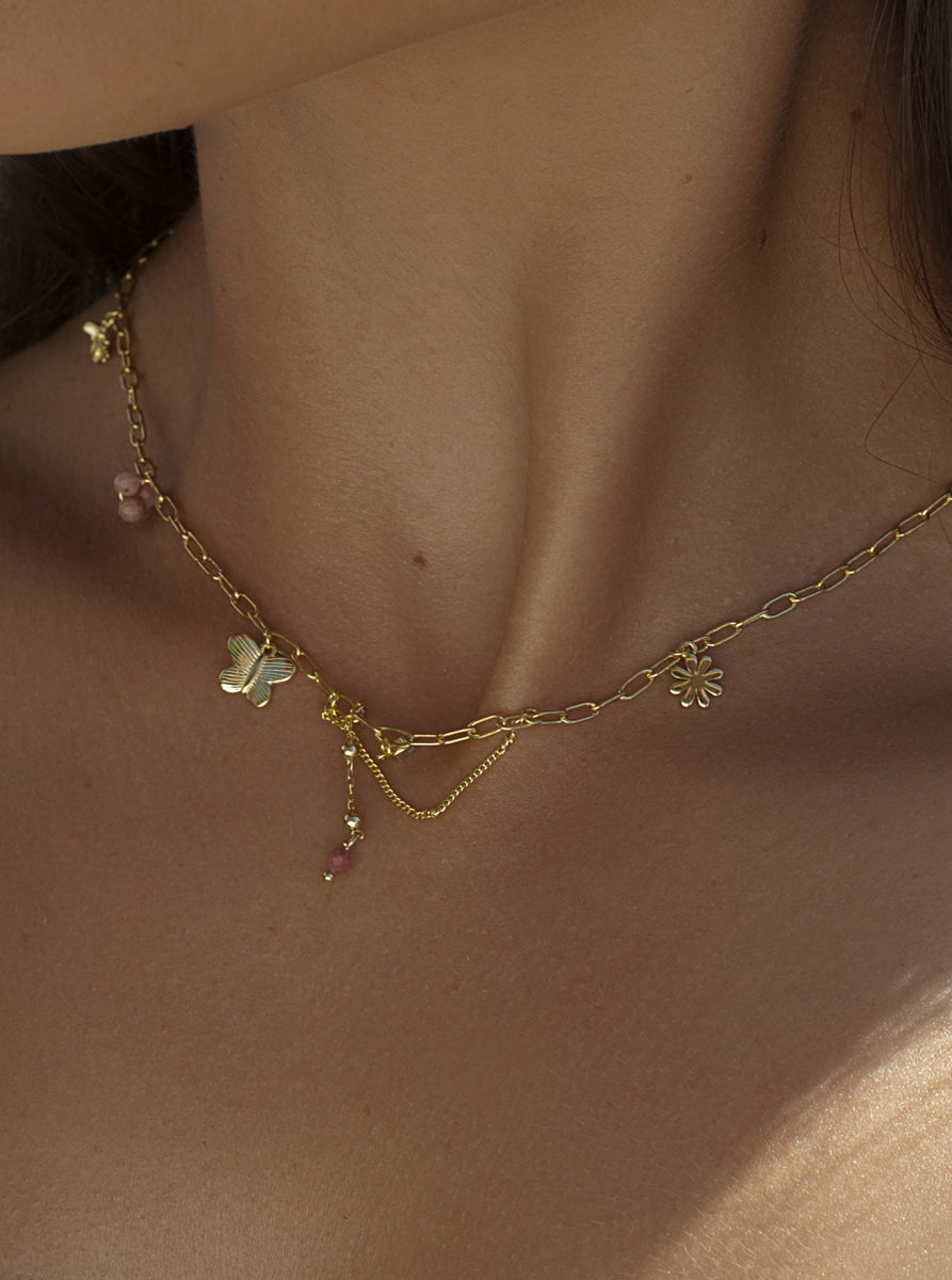 Collar de plata 925 con cadena y charms de mariposa y detalle rosa3