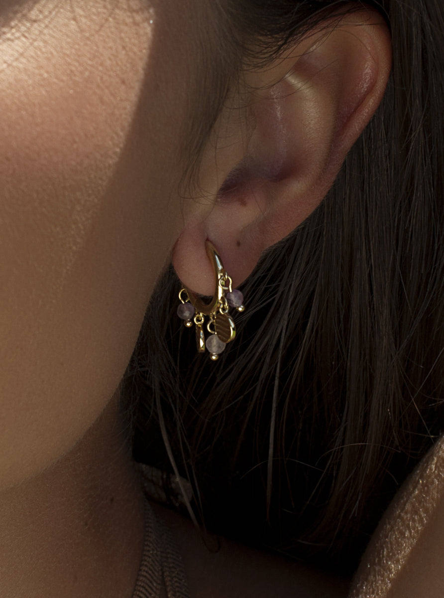 Pendientes aro de plata 925 dorada con charms y piedras lila