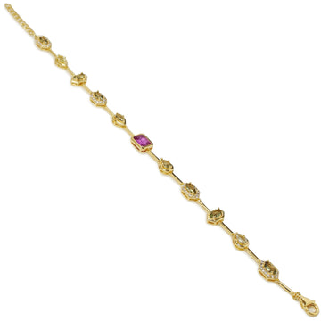 Pulsera de plata dorada con piedra fucsia central y circonitas