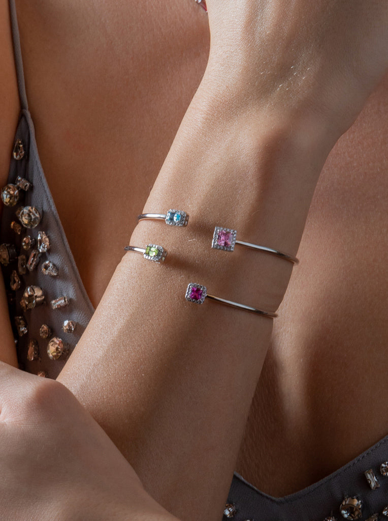 Pulsera rígida abierta de plata con circonitas rosa y azul