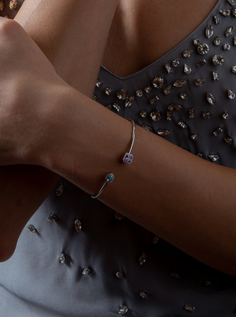 Pulsera rígida de plata con circonitas lila y azul