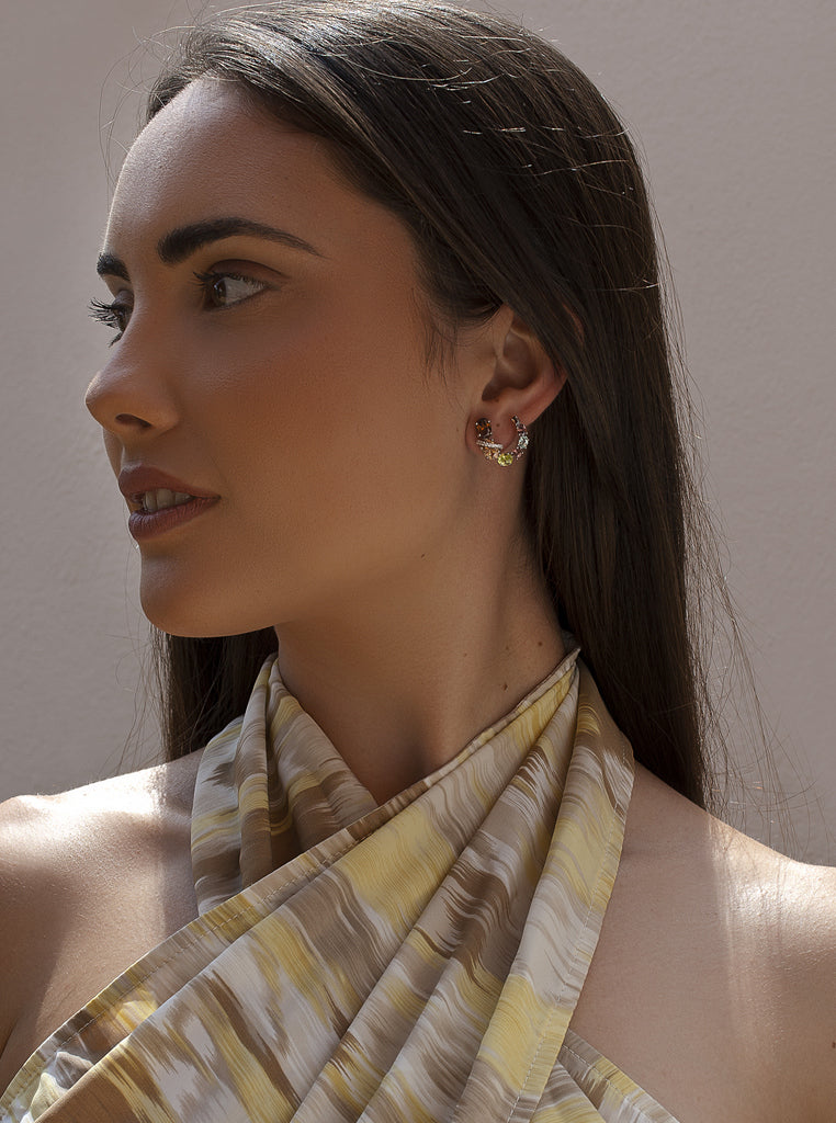 Pendientes media luna multicolor de plata en tonos cálidos