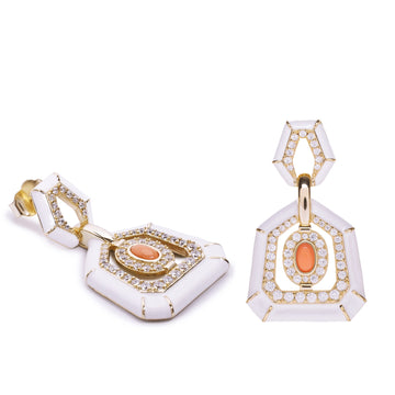 Pendientes de plata bañada en oro con esmalte blanco y piedra coral
