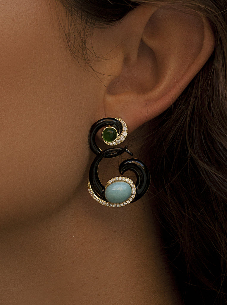 Boucles d'oreilles en argent plaqué or, émail noir et pierres turquoises