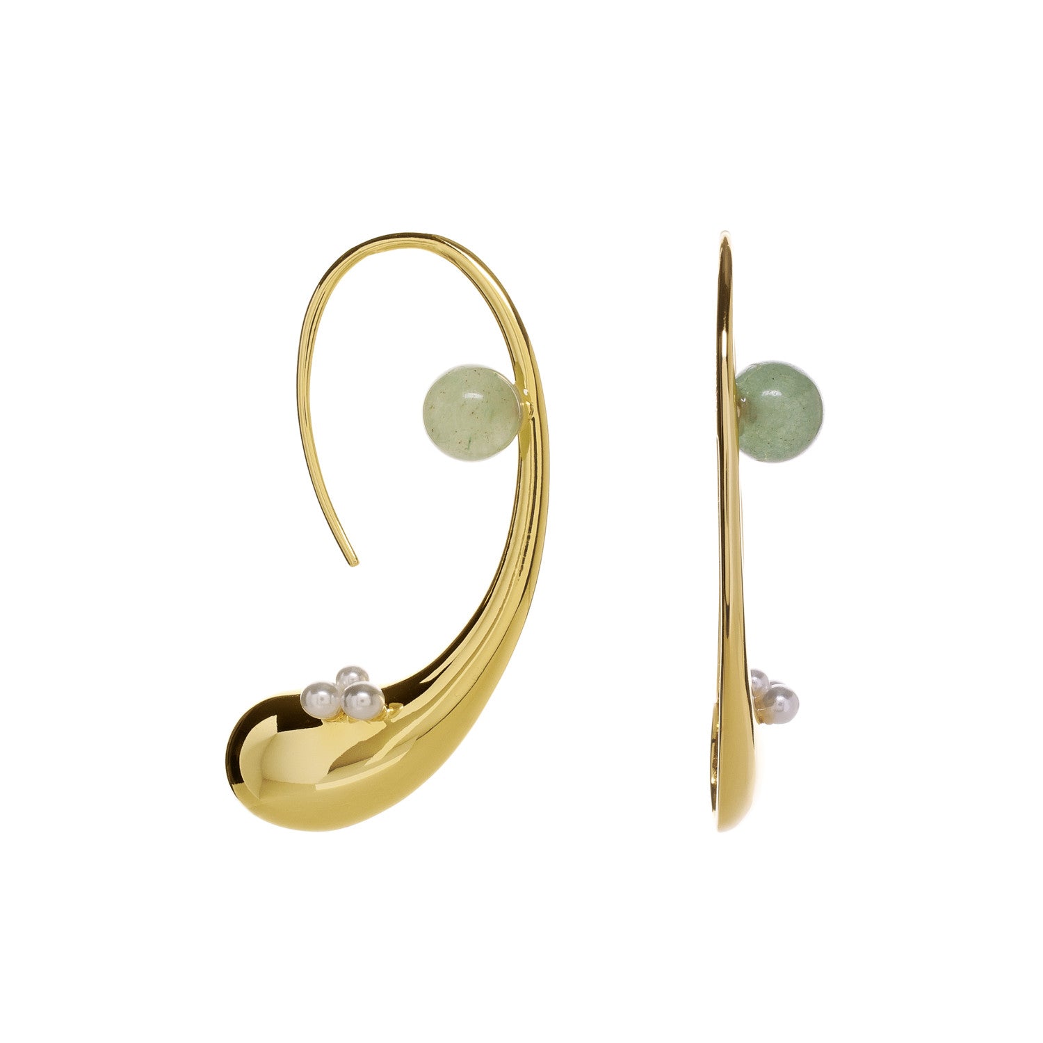 Pendientes curvos dorados con perlas y piedra verde