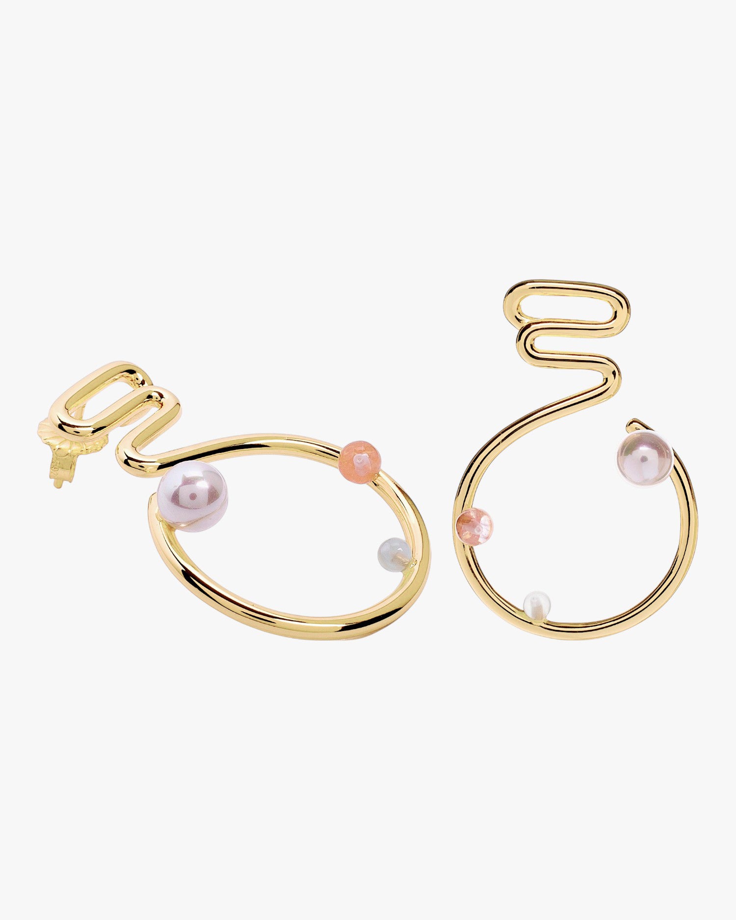 Pendientes largos dorados con perlas y piedra melocotón