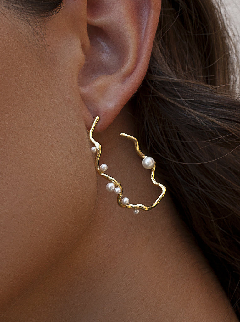 Pendientes originales irregulares de plata con perlas