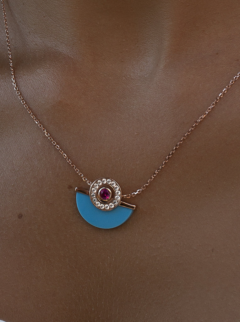 Collar colgante media luna turquesa tono oro rosa con circonitas