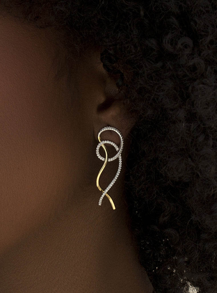 Pendientes largos diseño original bicolor de plata con circonitas