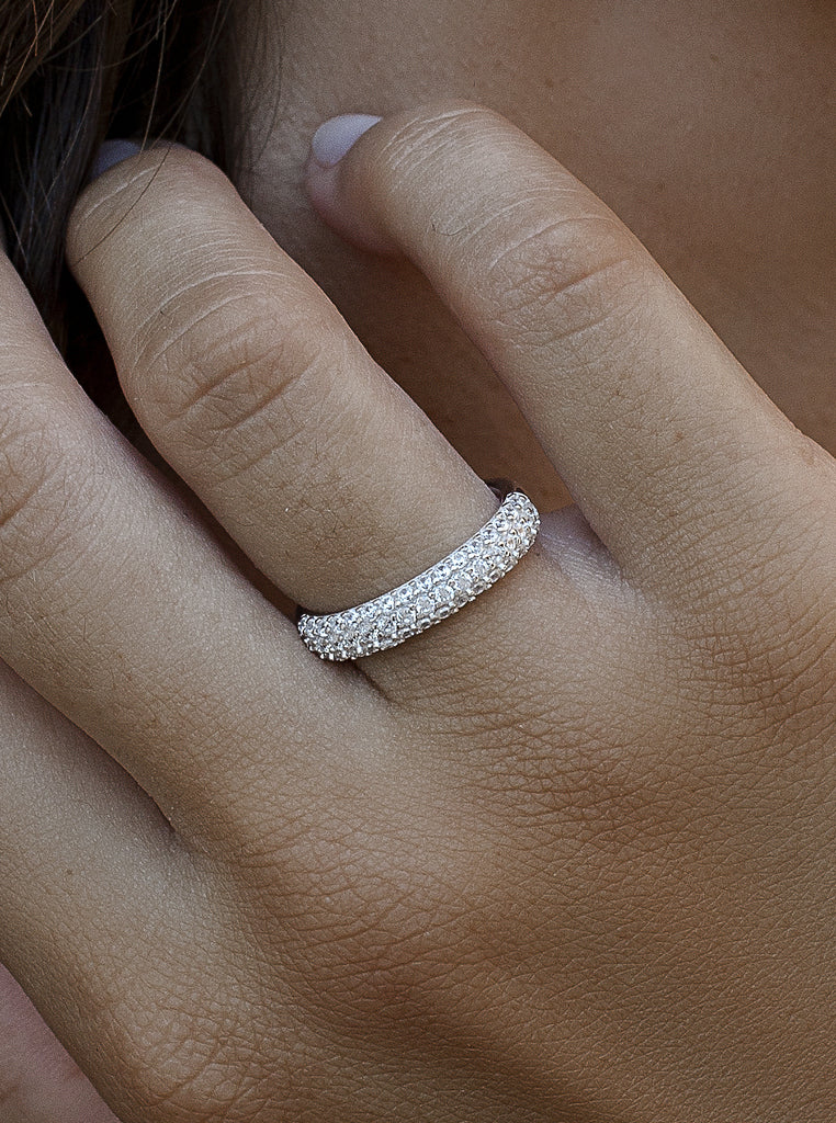 Anillo con circonita de plata con circonitas