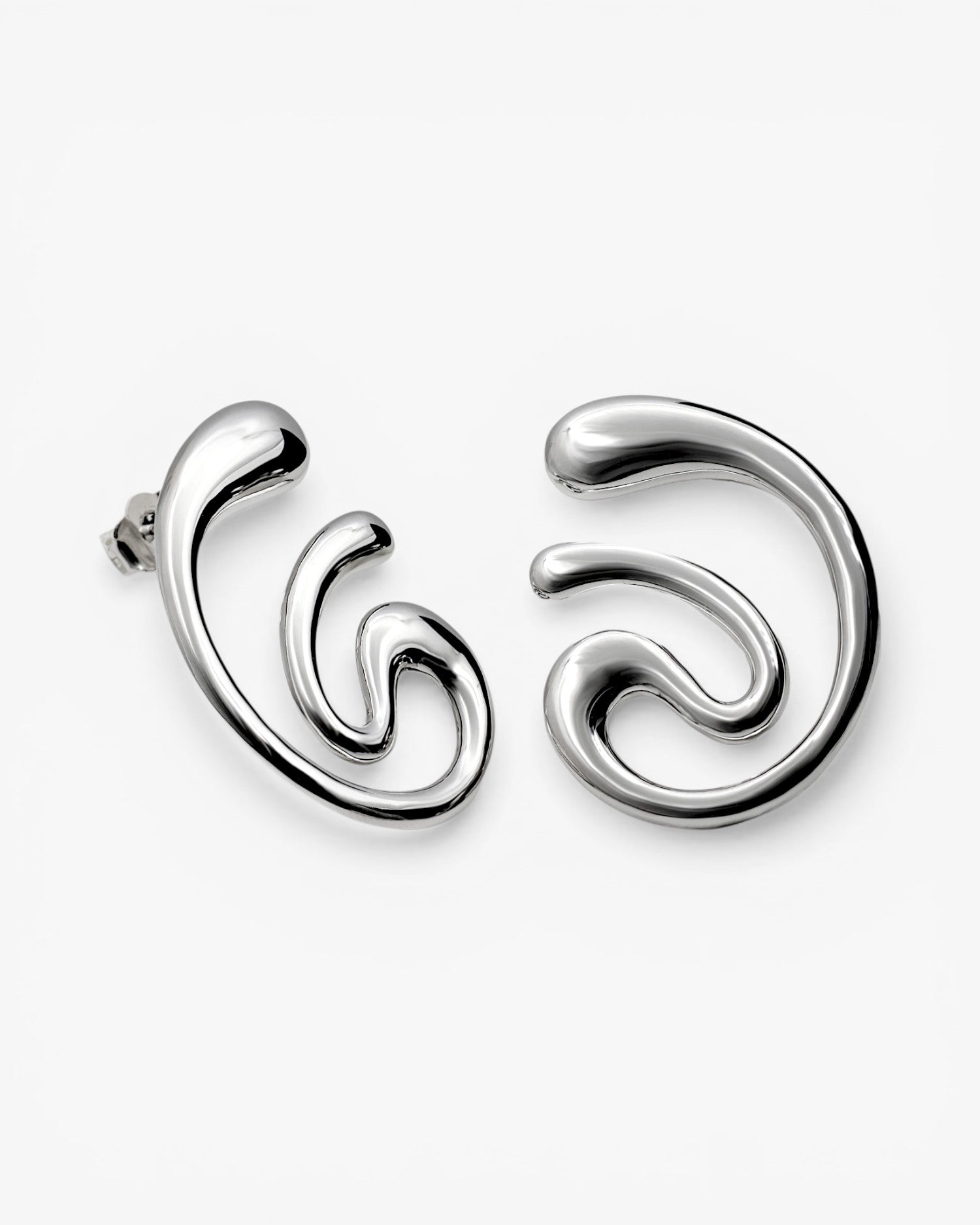 Pendientes originales de plata con diseño de espiral