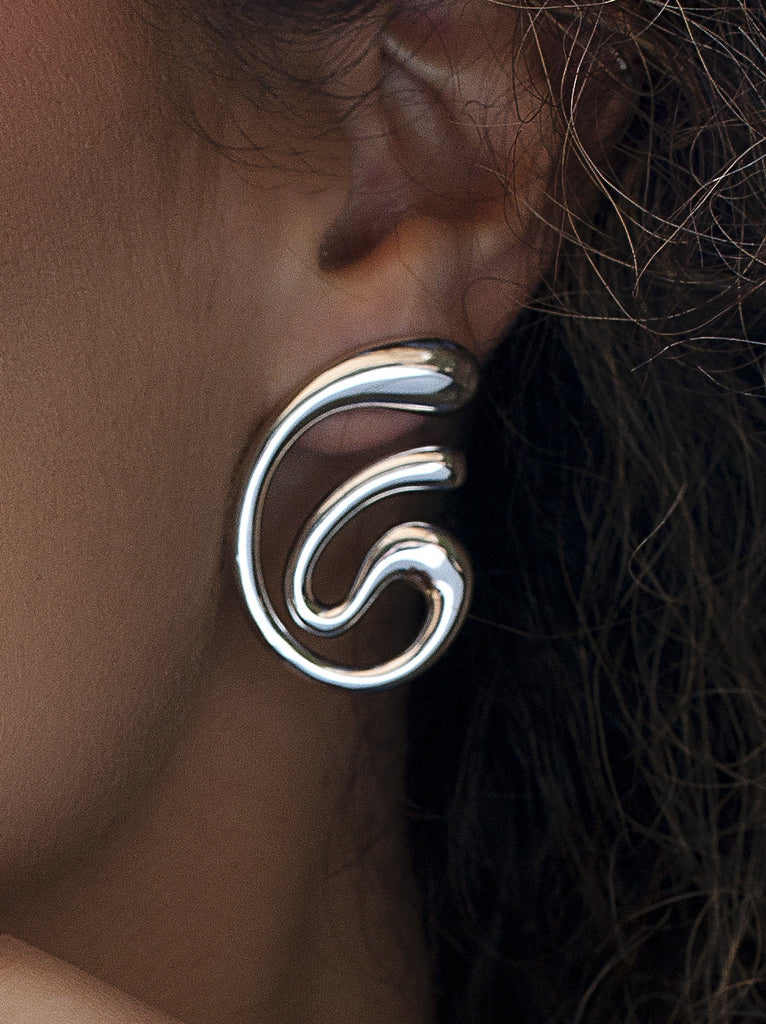 Pendientes originales de plata con diseño de espiral