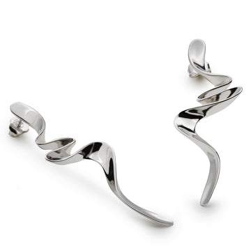 Pendientes originales de plata con diseño de tirabuzón.