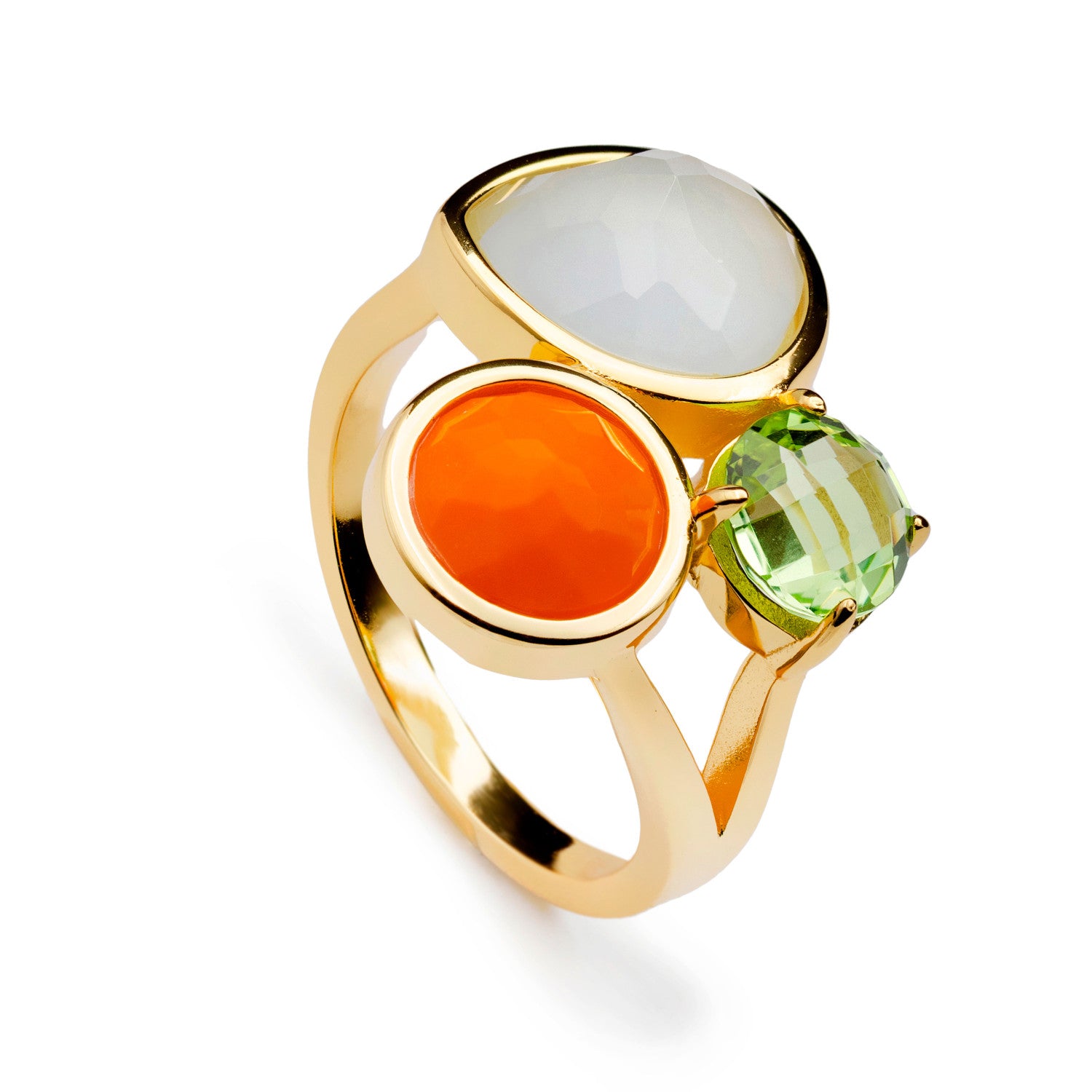 Anillo de plata bañado en oro con tres piedras: verde naranja y blanca