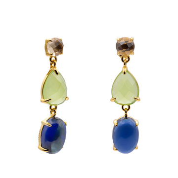 Pendientes largos de plata bañada en oro con piedras verde lima y azul cobalto