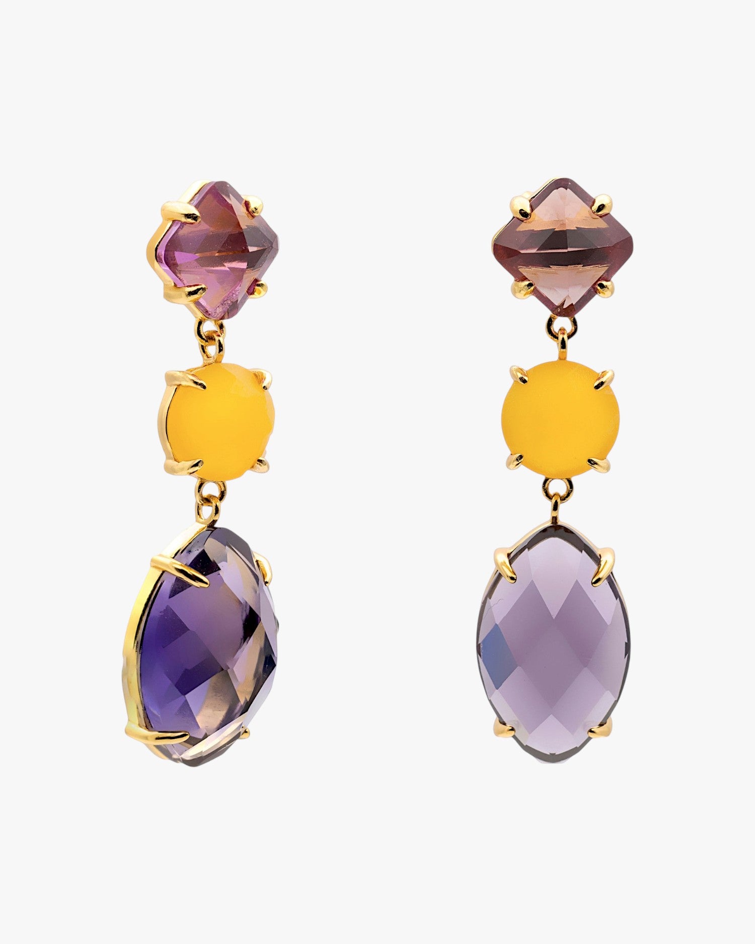 Pendientes largos de plata dorada con piedras violeta y amarilla