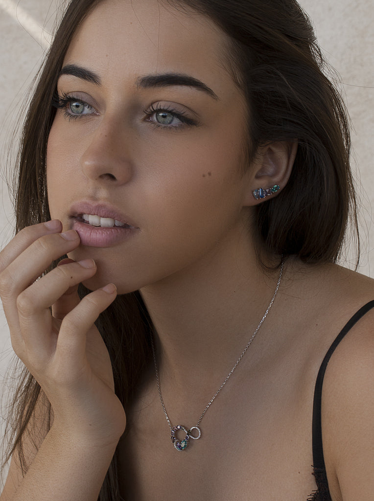 Pendientes trepadores de plata con piedras azules y turquesa
