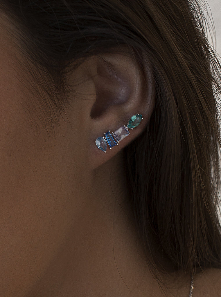 Pendientes trepadores de plata con piedras azules y turquesa