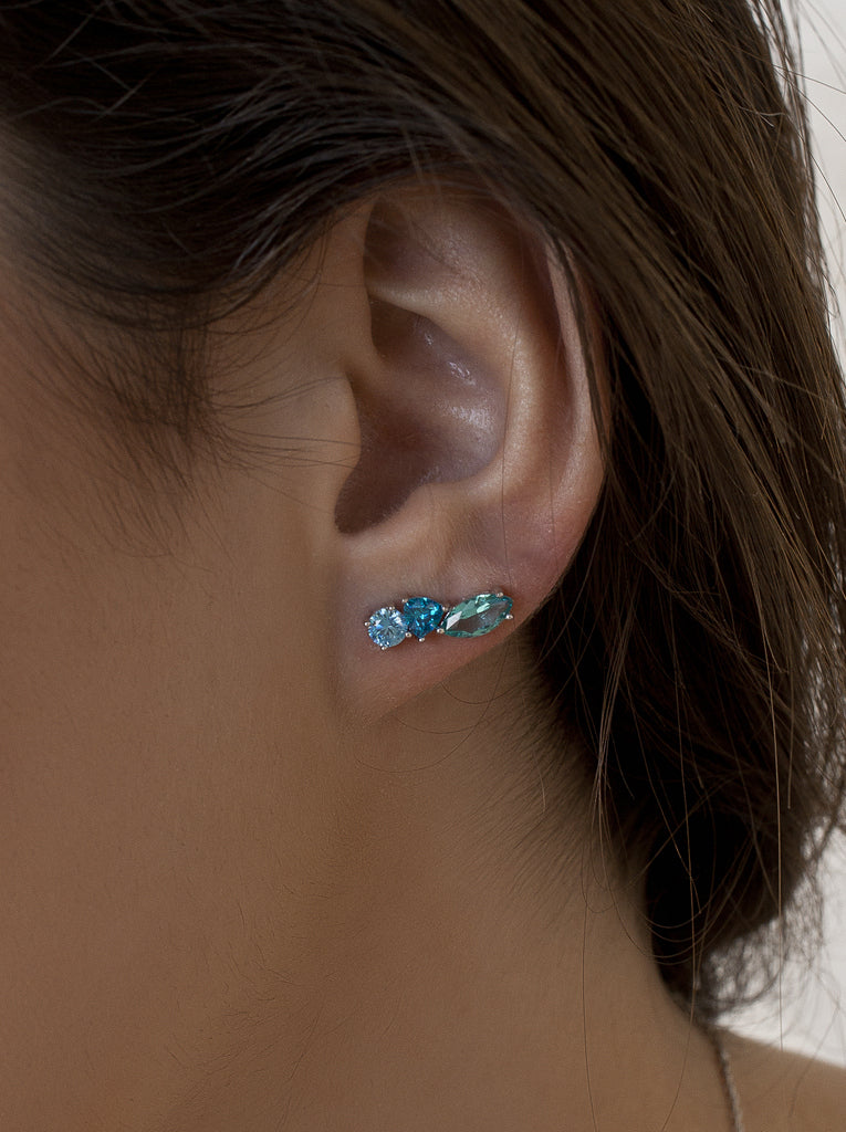 Pendientes trepadores de plata y piedras azules