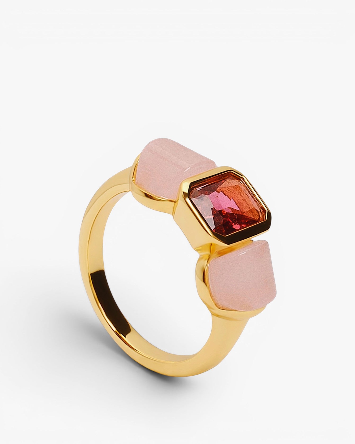 Anillo de plata dorado con piedra rosa y ópalo
