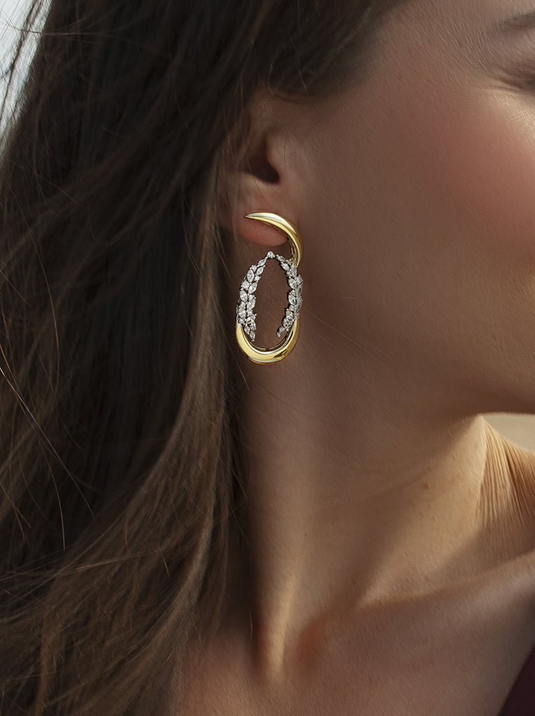 Pendientes de plata bañada en oro bicolor con circonitas – diseño orgánico