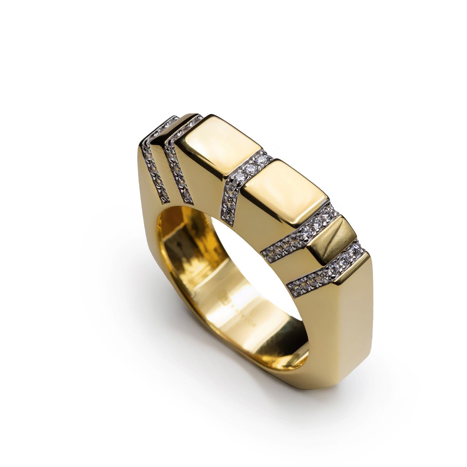 Anillo ancho geométrico de plata bañada en oro con circonitas
