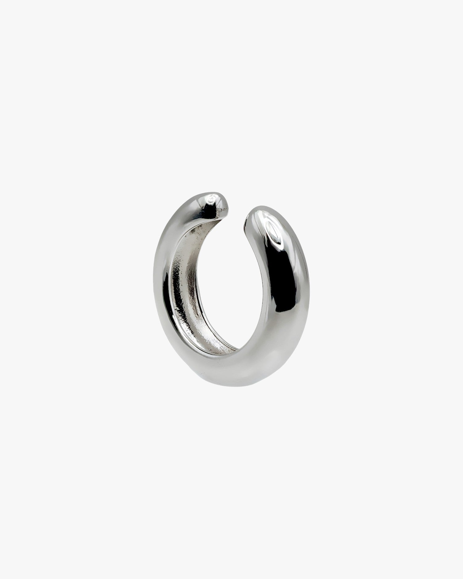 Pendiente ear cuff de plata diseño minimalista medida grande