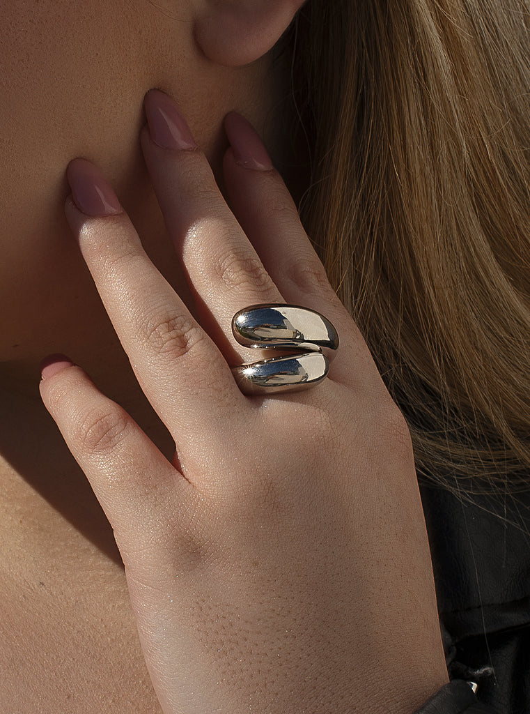 Anillo original de plata diseño abierto enrollado