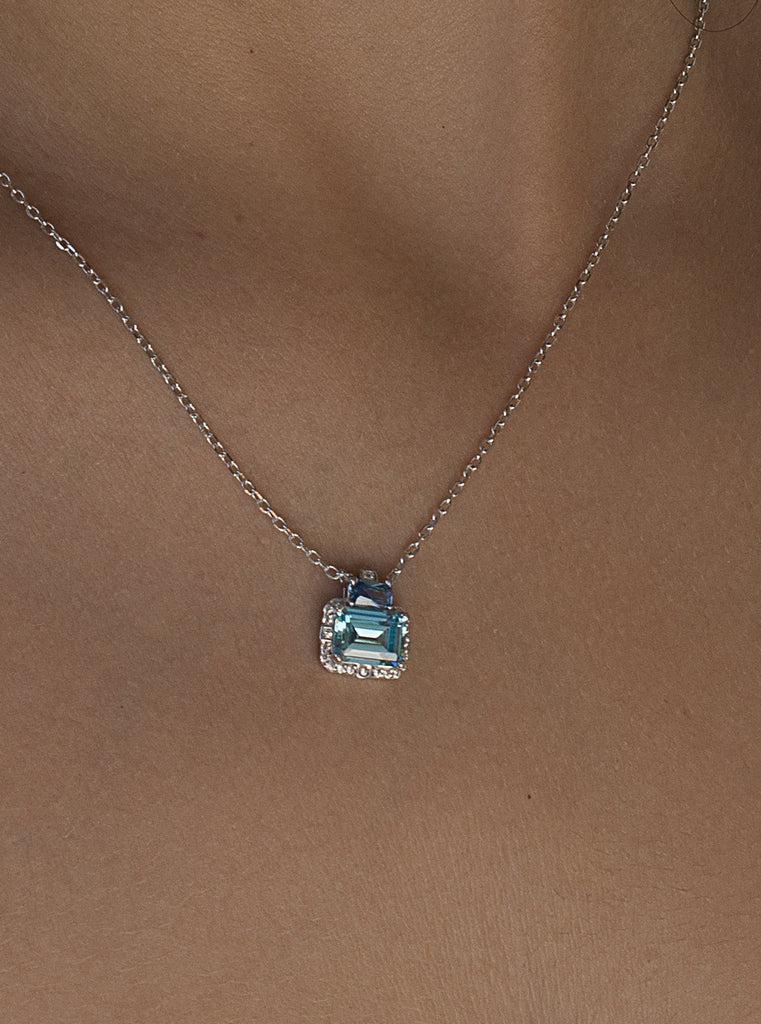 Colgante de plata con piedra azul cielo y azul intenso