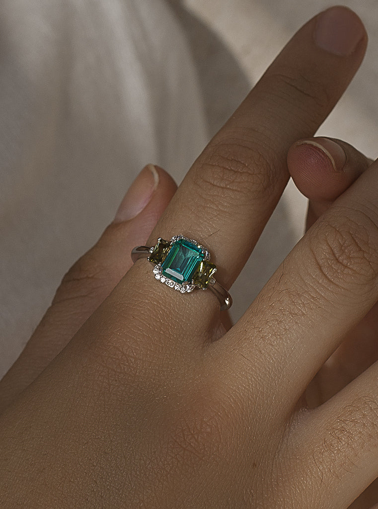 Anillo de piedras de colores aguamarina y amarillo