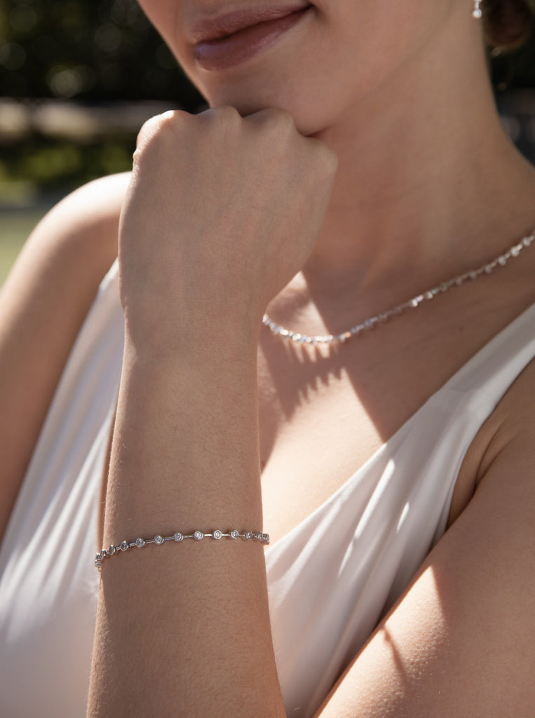 Pulseras finas en plata diseño circular con circonitas