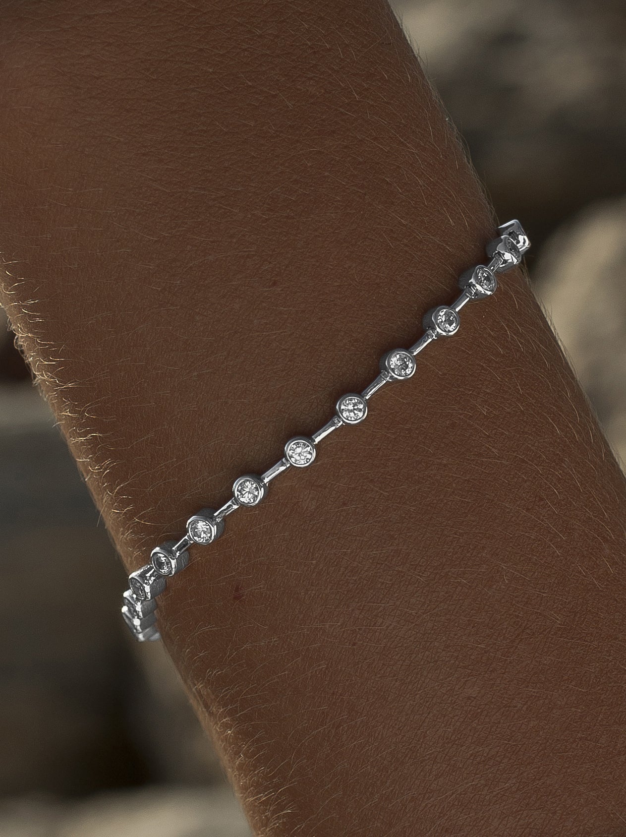 Pulseras finas en plata diseño circular con circonitas
