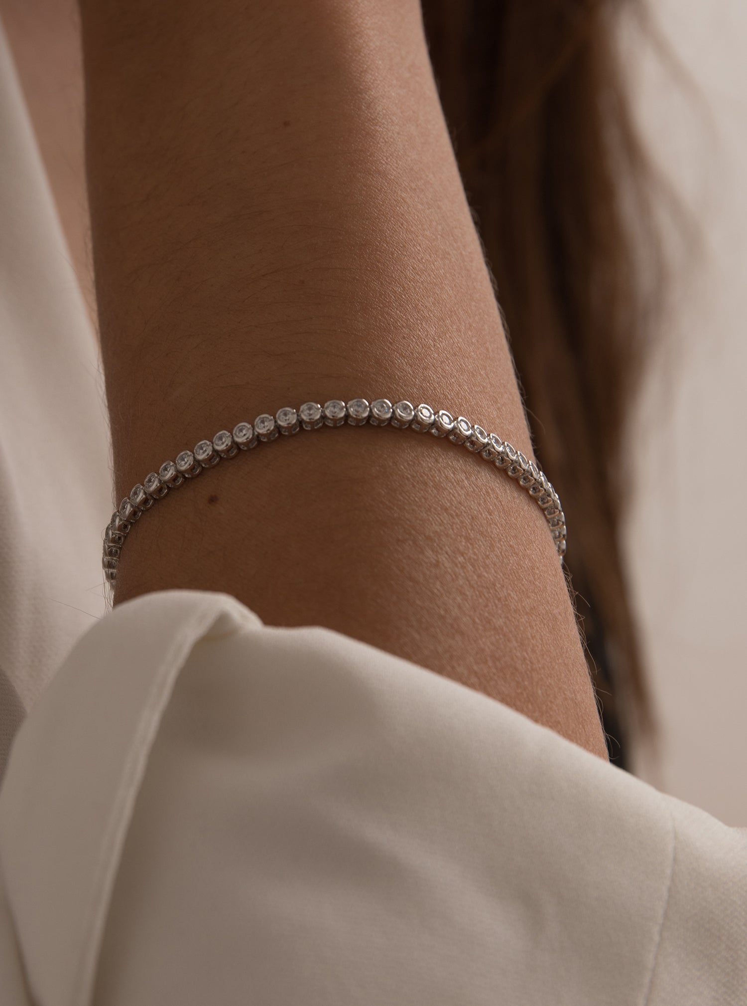 Pulsera riviere de plata motivo circular de circonita blanca