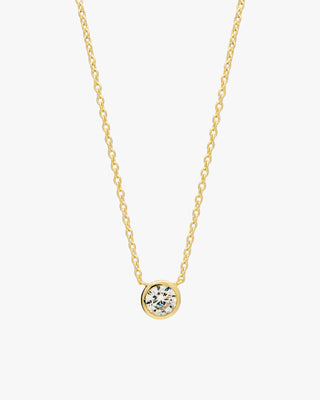 Petits pendentifs avec un chaton central en or.