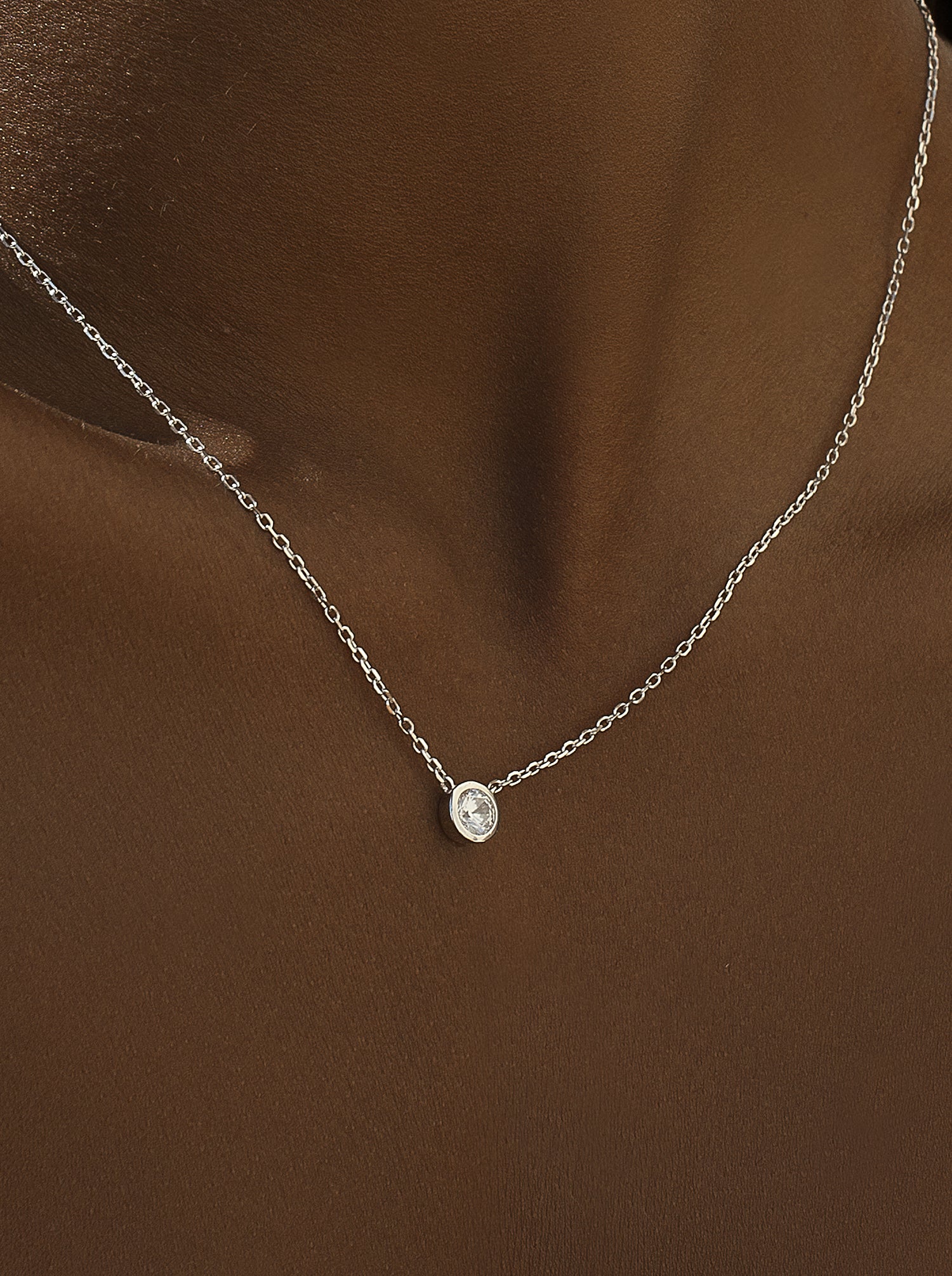 Small pendants with a silver central chaton design