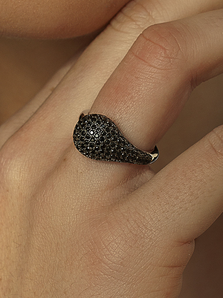 Anillo de plata en forma de gota mini con circonita negra-LINEARGENT