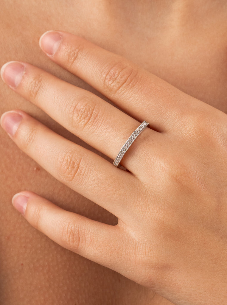 Anillo fino de plata con circonitas estilo hexagonal-LINEARGENT